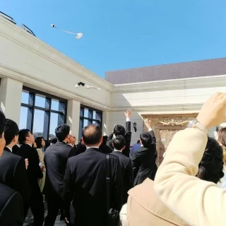 挙式後のブーケトス、バズーカの場所です。