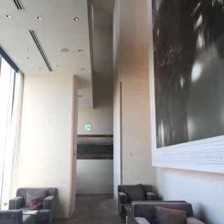 待合室。ウェルカムドリンクを飲みながら景色を楽しむ