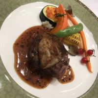 和牛フィレ肉のポワレ  ロッシーニ風