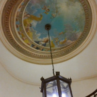 螺旋階段の天井には天使の壁画
