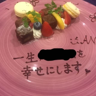 デザードに婚約者が選んだメッセージがサプライズで書いてあった