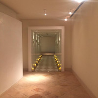 地下の挙式会場に向かう廊下