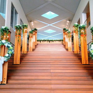 大階段です。木の階段で温もりが感じられます。写真スポットです|453316さんの関西エアポートワシントンホテル(Fujita Kanko Group)の写真(616190)