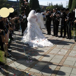 フラワーシャワーにはクラッカーも入っています|453379さんの八戸プラザホテルの写真(423236)