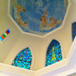 祭壇の上には天使の絵が描かれています|453502さんのリザンシーパークホテル谷茶ベイの写真(412614)
