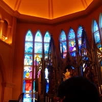 チャペルは厳かな雰囲気です