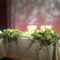 高崎の装花は最近、緑を基調にしたものが人気だそうです。