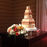 ウエディングケーキの展示（レプリカ）です。