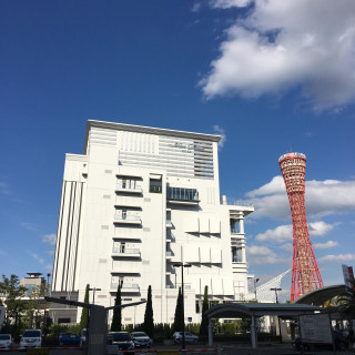 神戸のシンボル、ポートタワーと並ぶ大きな建物。目立ちます。
