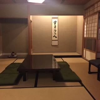 和の空間♪親族控え室にぴったり♪庭もあり♪庭が喫煙所。