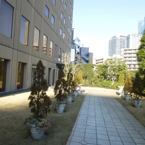 フラワーシャワーを行う庭。鐘側から|456172さんのホテルグランドパレス（営業終了）の写真(480516)