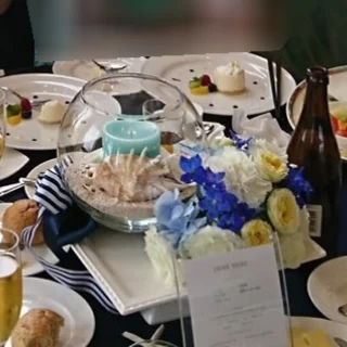 おいしいデザートとブルーのコーディネート