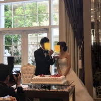 大きな窓が会場を明るい雰囲気に