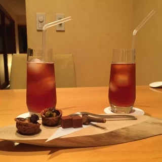 打合せ中のお茶が美味しかったのでケーキも期待できそう