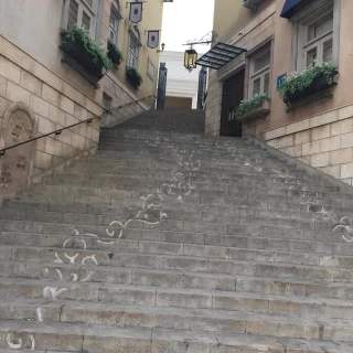 チャペルまでの道