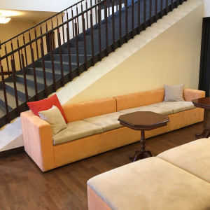 ゲスト控室にくつろぎやすいソファーがあります。|457468さんのBISHO EN -美翔苑-の写真(421665)