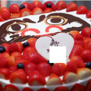 達磨を模したウエディングケーキ。チョコレートで目入れしました