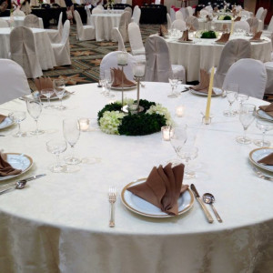 披露宴会場のテーブル|459191さんのホテルニューオータニ鳥取の写真(425082)