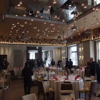 高砂側から見た披露宴会場全体。