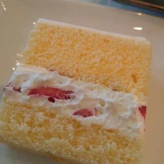 ケーキカットしたケーキ