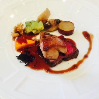 試食会でのお肉料理