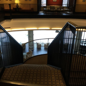 螺旋階段を降りながら|459845さんのプレミアホテル 中島公園 札幌 （旧名：ノボテル札幌）の写真(431078)