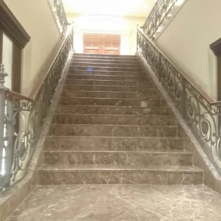 チャペルからの階段 下から