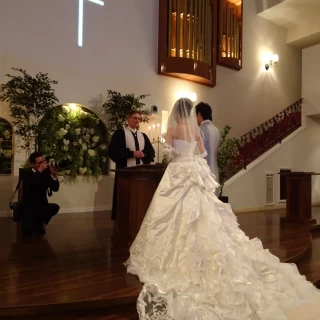 ドレスの裾が広がってきれいに見えます。