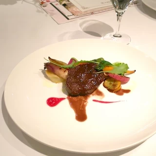 メインディッシュ　お肉