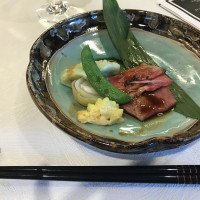 宮崎牛の試食です。お皿が豪華！