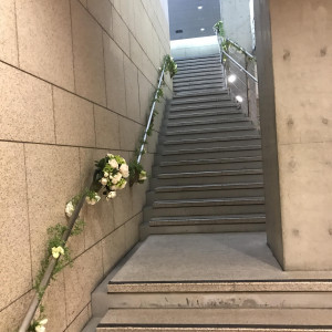 カナダ大使館のビルの地下一階です。この階段を降ります。|462086さんのボウ・デパール青山倶楽部の写真(438483)