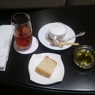 フェアで頂いた特製コンソメスープとパンです。