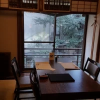 1階2階あり2階からの風景。お庭が綺麗でアットホームな距離感