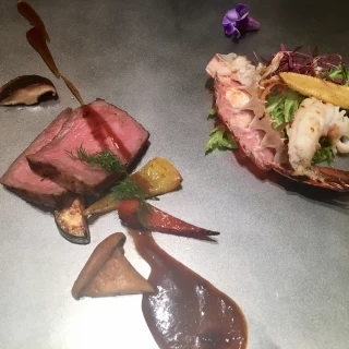 試食の料理。お肉が柔らかいです。