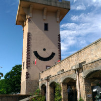 塔には時計と、展望台が。