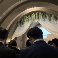 丸いドーム型のチャペルでした！！