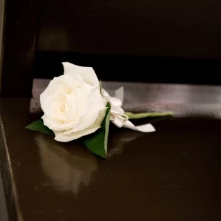 ブーケブートニアのお花はこんな感じで置かれてます