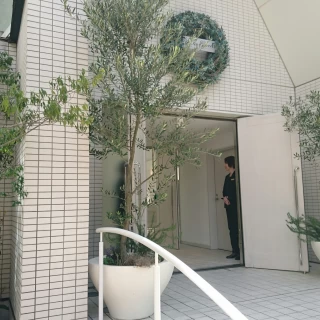 ビルの上にある
