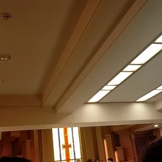 チャペルの十字架と天井
