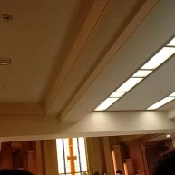 チャペルの十字架と天井