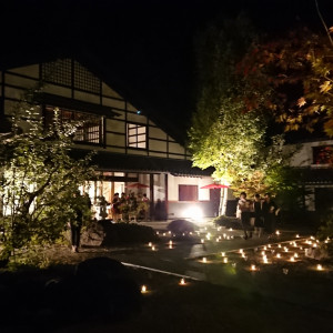 披露宴会場 夜景|465139さんの駒ヶ根高原　古民家ウェディング　音の葉の写真(737569)