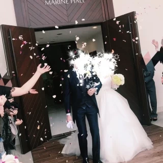 フラワーシャワーができるチャペル
