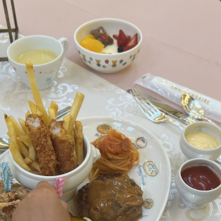 子どもの料理もとても豪華でした