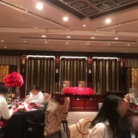 試食した会場のコーディネート、豪華で派手な感じが雅叙園らしい