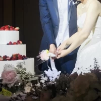 ウエディングケーキ入刀、ケーキナイフのお花も可愛かったです