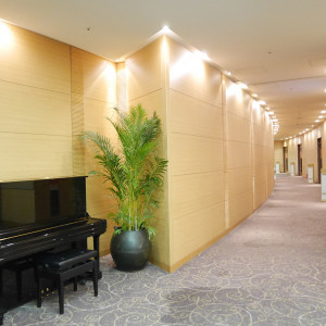 控室前廊下。ピアノがあります。|465767さんの東京ベイ有明ワシントンホテルの写真(450752)