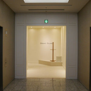 エレベーターホールを出てすぐ上層階の披露宴会場エリアの入口|465767さんの東京ベイ有明ワシントンホテルの写真(450771)