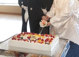 和服でケーキ入刀|465827さんのHotel Matsushima Taikanso（ホテル松島大観荘）（ウエディング取扱終了）の写真(458834)