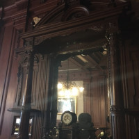 貴賓館チャペル アンティーク鏡と時計