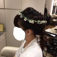 持ち込みの花冠を使った洋装用ヘアスタイル